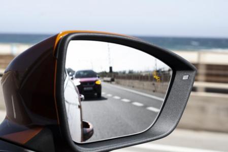 Uno de los grandes adversarios de los conductores son los llamados ángulos muertos o puntos ciegos