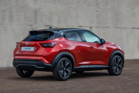 Dispone inicialmente de un solo motor 1.0 de tres cilindros, de gasolina, de 117 CV de potencia, con cambio manual de seis marchas o DCT de siete velocidades