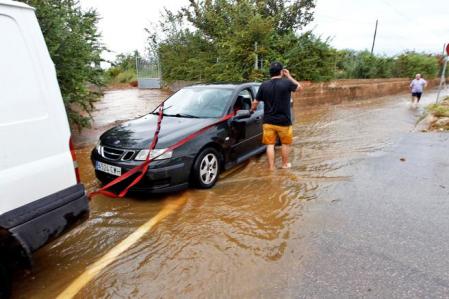 Si la carretera está inundada y no sabemos la profundad del agua, es mejor buscar vías alternativas