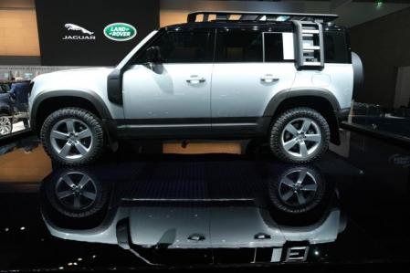 El flamante 4x4 británico, como su legendario antecesor, se ofrecerá también con dos versiones de carrocería, la larga (110) y corta (90)