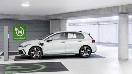 El nuevo Golf será el primer Volkswagen en lanzar cinco versiones híbridas (eTSI y eHybrid)