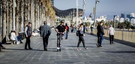 La falta de experiencia de numerosos usuarios y la ausencia de una normativa homogénea a nivel estatal han desencadenado un cierto caos de convivencia y seguridad vial