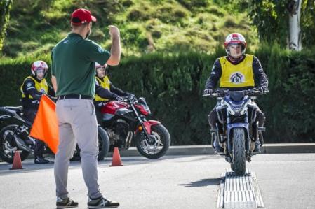 Práctica de frenada en Honda Instituto de Seguridad