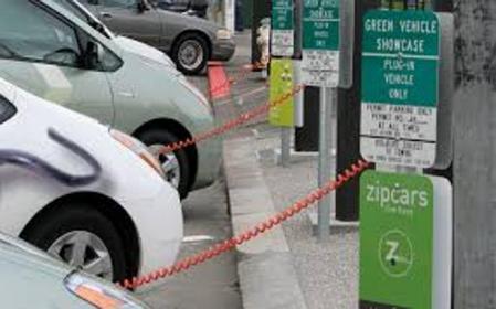 Una encuesta a conductores de coches de gasolina y diésel ha revelado que el 22% no se sentiría seguro cargando un vehículo eléctrico