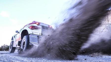 El SsangYong Korando DKR equipa neumáticos Yokohama Geolandar M/T G003 37X12.50R17 de serie, que ofrecen una excelente capacidad de absorción de baches y gran tracción en los terrenos más difíciles