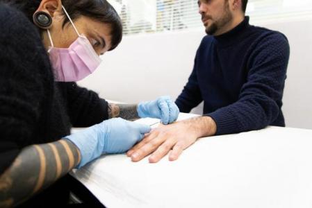 En España también es posible implantarse chips NFC.&nbsp;