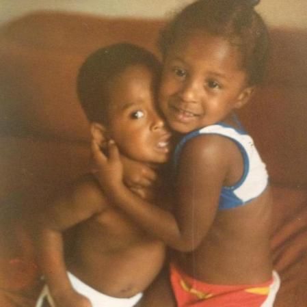 Kobe Bryant y su hermana Shaya cuando eran pequeños