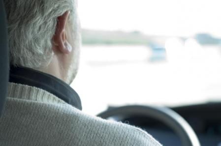 Los conductores de más de 75 años y que conducen vehículos con una antigüedad superior a 12 años son los que tienen un mayor riesgo de sufrir un accidente mortal