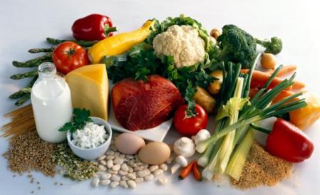 Al ser una actividad que no requiere mucha energía, es mejor no excederse con los hidratos de carbono, como el arroz, las legumbres y la pasta