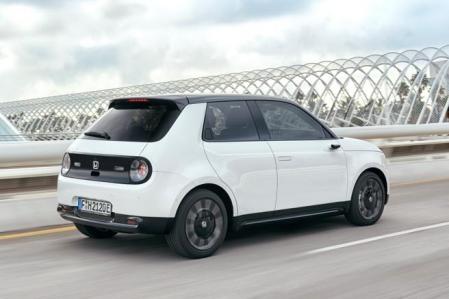 Este eléctrico japonés alcanza una velocidad punta de 145 km/h