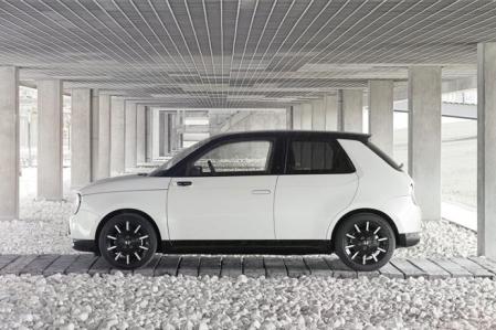 El Honda e mide menos de 4 metros de longitud; concretamente, alcanza los 389 centímetros