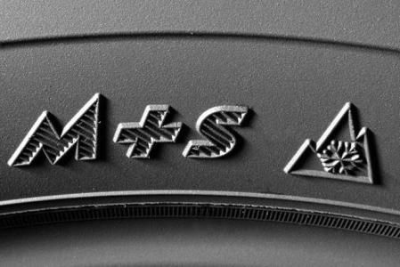 Las letras M+S en el flanco del neumático nos indican que son un todo tiempo o All Season, si además se añade la montañita con el copo de nieve es que estamos ante un neumático auténticamente especializado para el invierno.