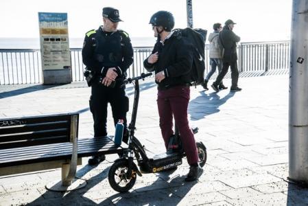 Los patinetes eléctricos están obligados a respetar la normativa de circulación