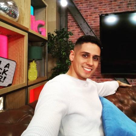 Christofer se somete a un retoque estético.