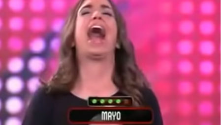 Elena Furiase no puede contener la risa en su famoso momento “abril-cerral”