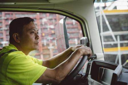 Esta pandemia nos pone a prueba a nivel individual y, si bien es cierto que cada uno tiene sus propias herramientas y recursos para afrontar el estrés y manejarlo, es importante saber que si no se controla puede provocar ciertas conductas de riesgo en nuestra movilidad