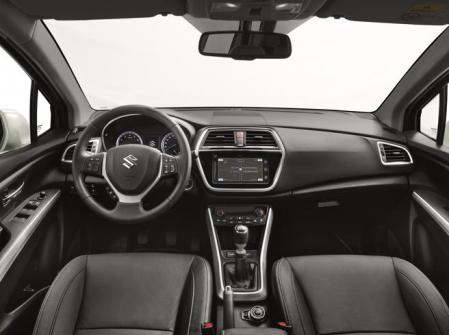 La terminación GLE incorpora de serie un control predictivo de frenada y otro de velocidad adaptativo