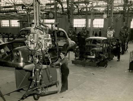 La fábrica de la Zona Franca de Barcelona abrió en 1953 y producía en aquella época cinco unidades diarias del 1400.