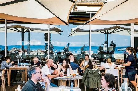 A partir del 10 de abril, en Catalunya estarán permitidas las reuniones de hasta seis personas tanto en el exterior como en el interior de los locales y también en los domicilios particulares&nbsp;