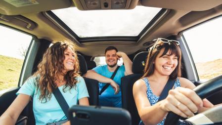 Es importante llevar el cinturón abrochado en cualquier viaje que hagamos en coche 