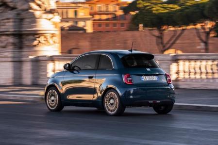 Con una velocidad punta limitada a 150 km/h acelera de 0 a 100 km/h en 9 segundos