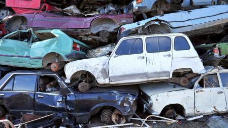 Si quieres dar de baja a tu vehículo deberás llevarlo a un desguace o Centro Autorizado de Tratamiento de vehículos