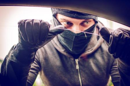 Al dejar aparcado nuestro coche en la calle, siempre existe riesgo de un posible robo&nbsp;