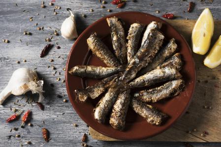 Sardinas asadas sin cola