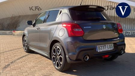 Esta es la versión más deportiva de la Swift y además de un extra prestacional, su estética es realmente Sport.