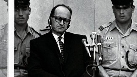 Eichmann, durante una de las sesiones del juicio en Jerusalén