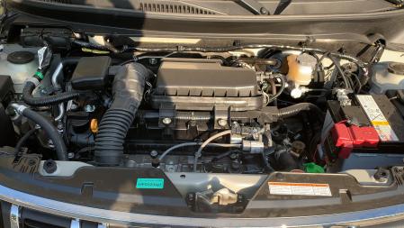 El motor de gasolina ofrece 83 CV y puntualmente tiene la ayuda del eléctrico que nominalmente ofrece 13,6 CV extras