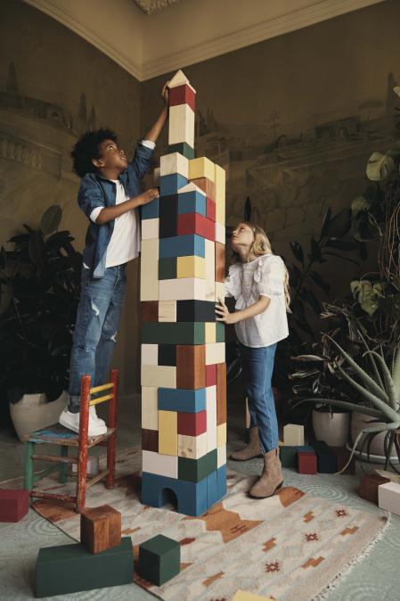 Mango apuesta por una vuelta al cole en vaqueros y con optimismo