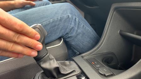 La palanca nos permite jugar con las diferentes capacidades de retención y recarga de la batería.