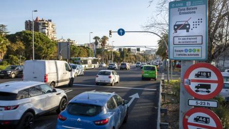 La multa mínima por incumplir la normativa referente a la ZBE de Barcelona es de 100 euros&nbsp;