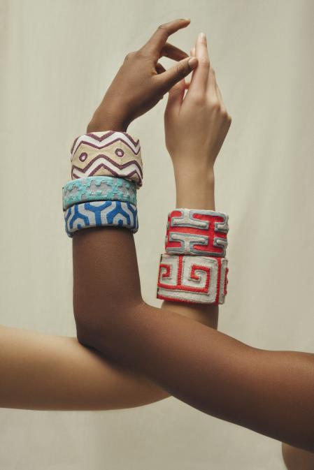 Mola Sasa propone complementos distintos que ofrecen empleo a más de 120 mujeres artesanas de Colombia