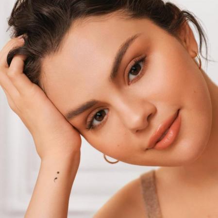 Campaña de Rare Beauty, la marca de Selena Gómez