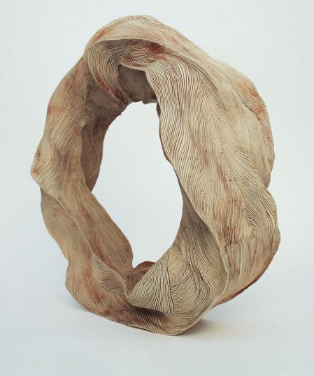 Return to forever, el bosc subjacent, obra de 2013 en gres y papel de Ruth Cepedano