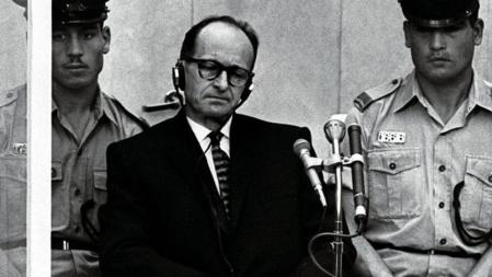 Eichmann, durante una de las sesiones del juicio en Jerusalén