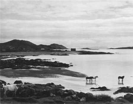 ‘Tir a’Mhurain, isla de South Uist, Hébridas Occidentales’, 1954. © Aperture Foundation, Inc., Paul Strand Archive, 2020.