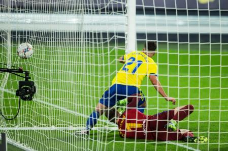 Ter Stegen no puede evitar el primer gol de Álvaro Giménez en Cádiz