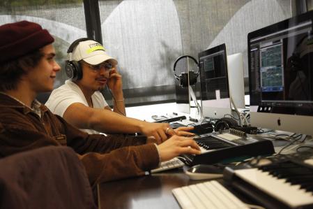 Alumnos de la escuela Microfusa (Barcelona) en una de sus clases prácticas.