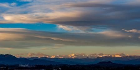 El monte Puigmal nevado visto desde Vic.