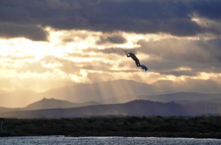 La tramontana es ideal para la práctica del kitesurf