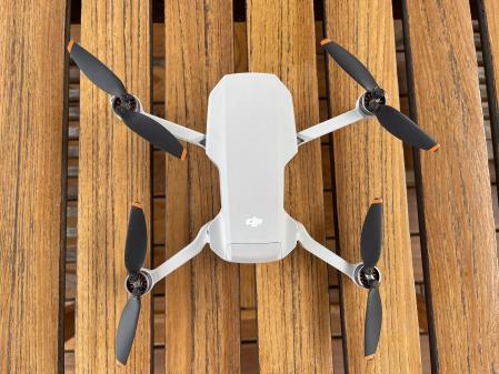 El DJI Mini 2 desplegado