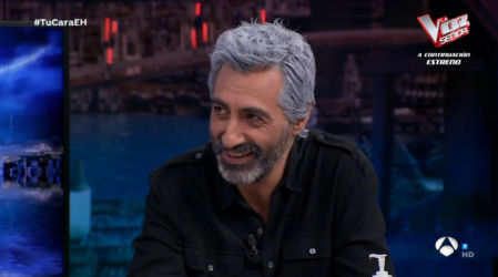 Juan de Val cumple la promesa y se tiñe el pelo de blanco en 'El hormiguero'