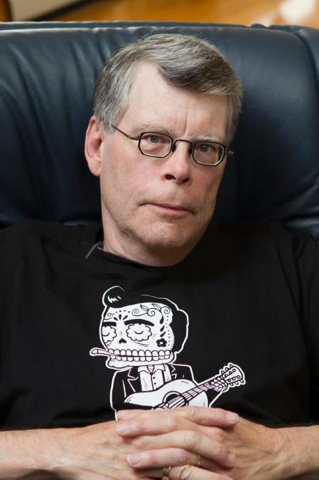 Stephen King confesó que creía que no podría seguir escribiendo libros si no lo hacía bajo los efectos del alcohol y las drogas