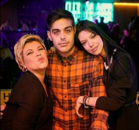 Terelu Campos junto a su hija Alejandra Rubio y su novio Adrián