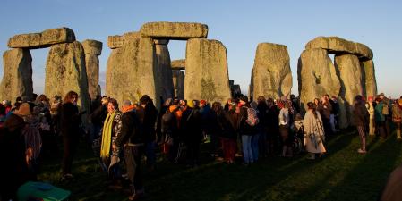 El solsticio de invierno es momento de congregación en torno a Stonehenge