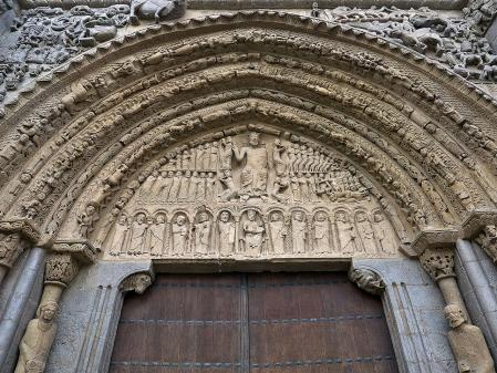 El Juicio Final centra la portada románica de la iglesia de Santa María de Sangüesa