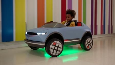 El color de la iluminación (verde, amarillo o rojo) indica el estado de ánimo del pequeño